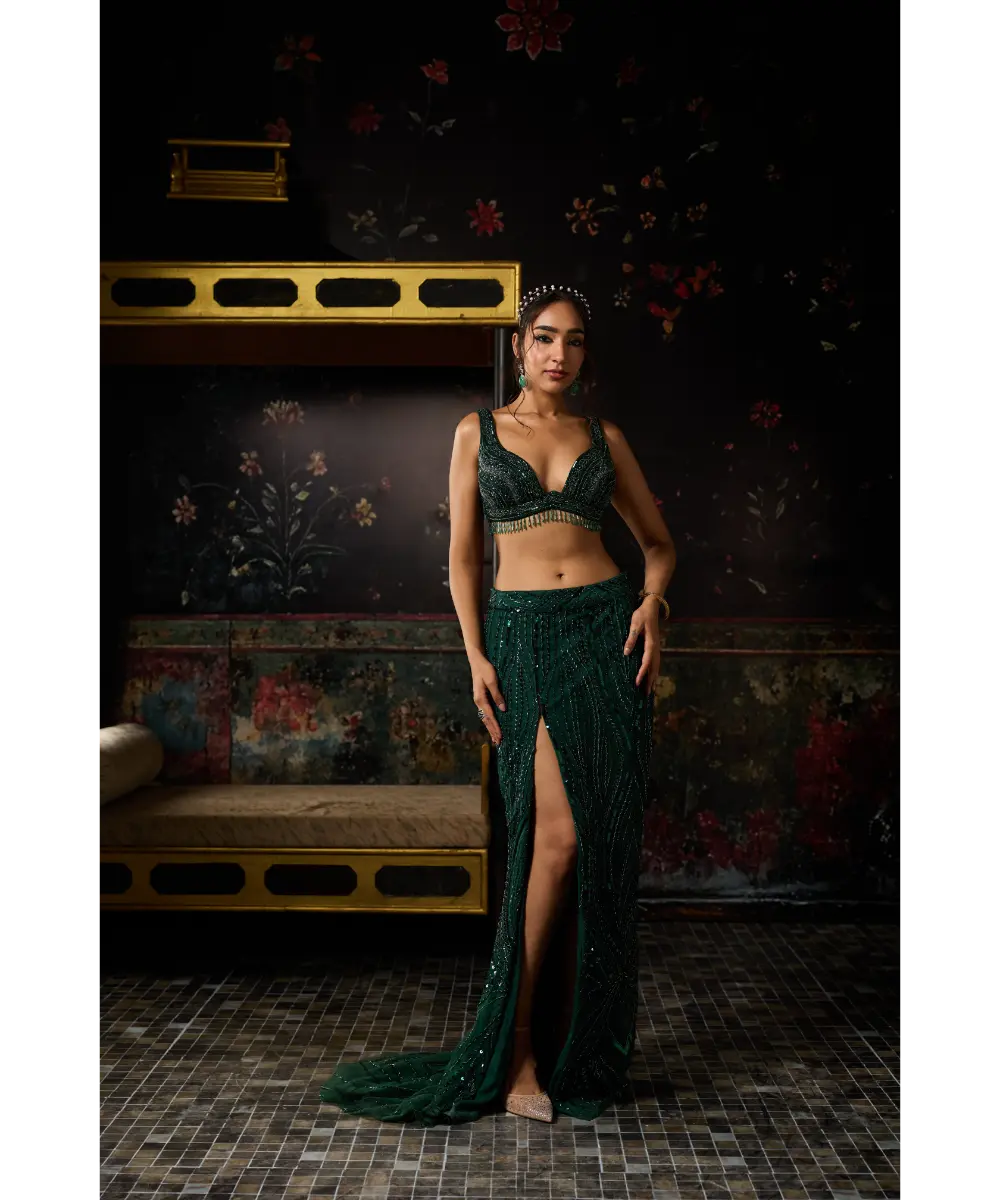 DIYARAJVVIR - EMERALD GREEN EMBELLISHED TRAIL SLIT SKIRT SET